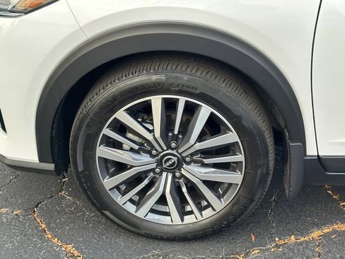 Certified 2024 Nissan Kicks SV image 11