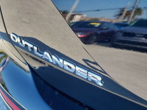 New 2026 Mitsubishi Outlander ES image 9