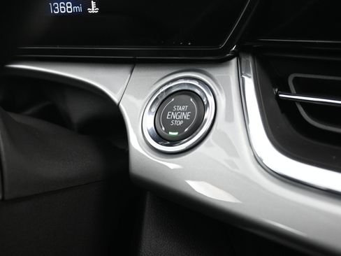 Used 2025 Chevrolet Trax LT w/ Sunroof Package image 17