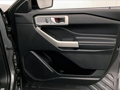 Used 2023 Ford Explorer Limited w/ Equipment Group 301A image 19