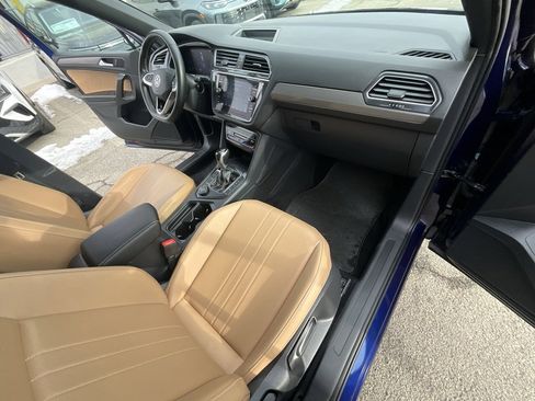 Used 2022 Volkswagen Tiguan SE image 32