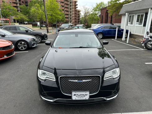 Used 2015 Chrysler 300 Limited image 2