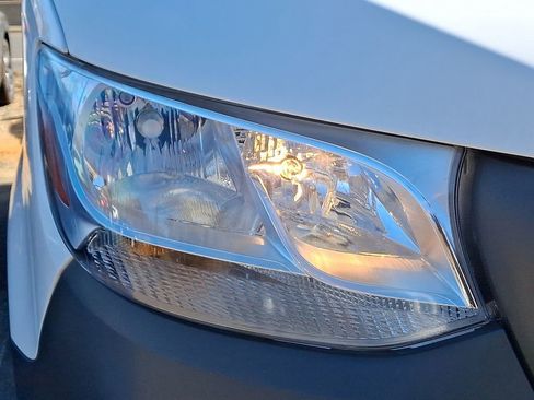 Used 2021 Mercedes-Benz Sprinter 2500 image 9
