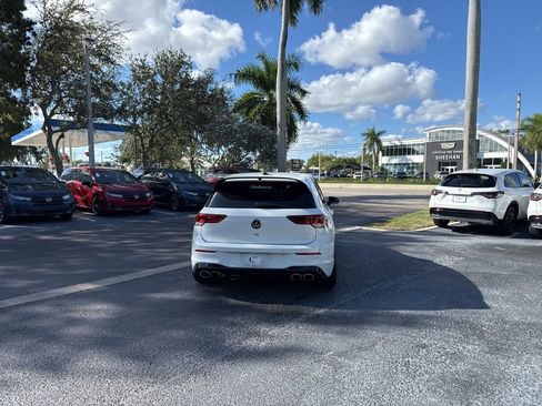 Used 2023 Volkswagen Golf R image 8