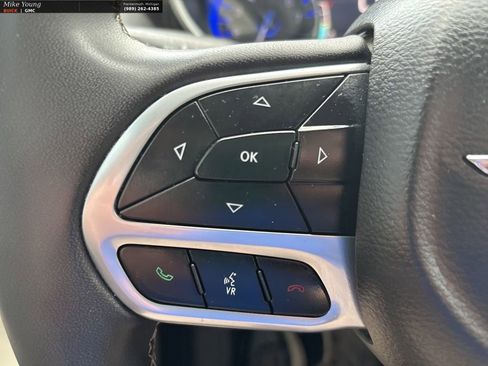 Used 2023 Chrysler Pacifica Limited FWD image 20