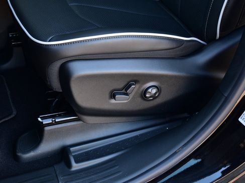 New 2026 Chrysler Pacifica Limited image 18