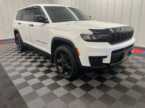 Used 2023 Jeep Grand Cherokee L Laredo AWD/4WD image 2