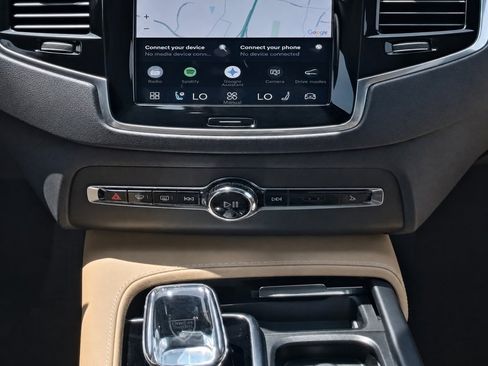 Certified 2024 Volvo XC90 T8 Ultimate w/ Lounge Package AWD/4WD image 11