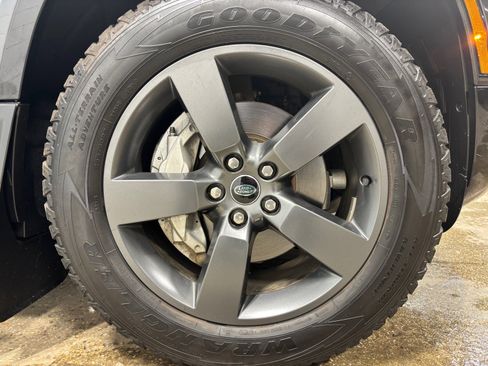 Used 2024 Land Rover Defender 110 X-Dynamic SE AWD/4WD image 11