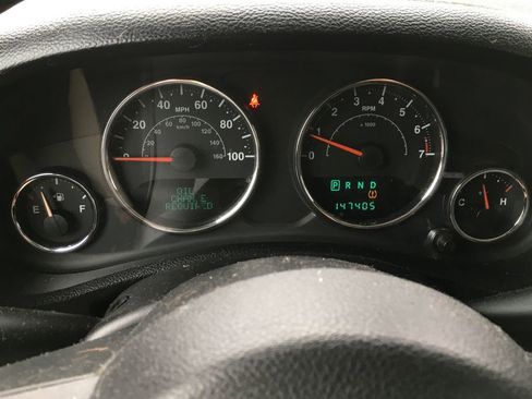 Used 2014 Jeep Wrangler Unlimited Rubicon w/ Connectivity Group AWD/4WD image 2