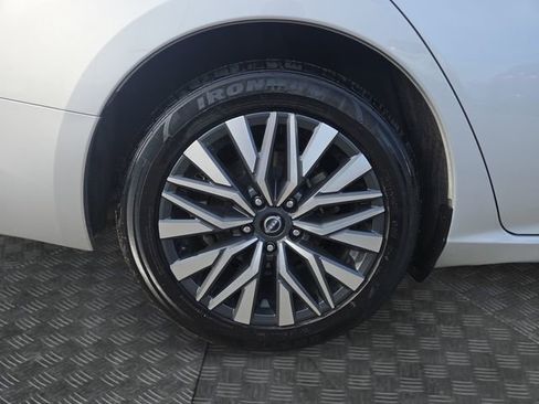 Used 2024 Nissan Altima 2.5 SV image 34