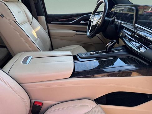 Used 2021 Cadillac Escalade Premium Luxury AWD/4WD image 27