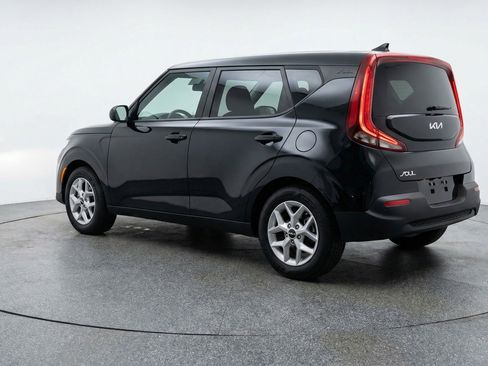Used 2025 Kia Soul LX w/ LX Technology Package FWD image 6