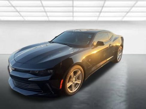 Used 2018 Chevrolet Camaro LT RWD image 1