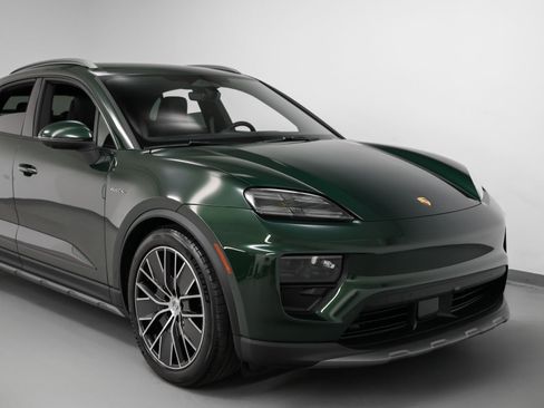 New 2025 Porsche Macan 4 Electric image 9