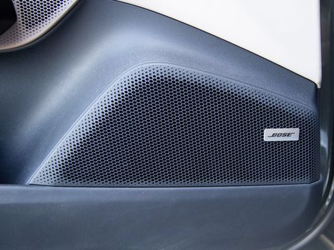 Certified 2025 Porsche Macan 4S Electric AWD/4WD image 8