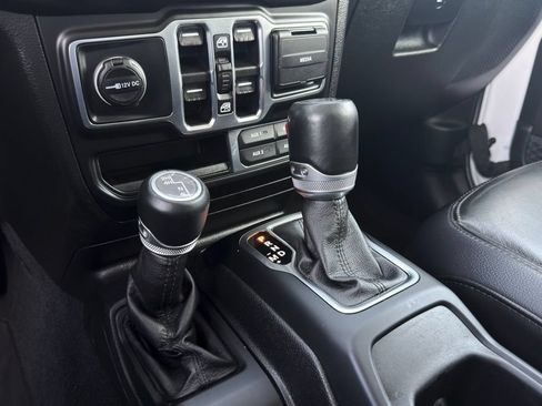 Used 2021 Jeep Wrangler Unlimited Sahara AWD/4WD image 8