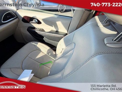 Used 2018 Chrysler Pacifica Limited w/ Tire & Wheel Group image 12