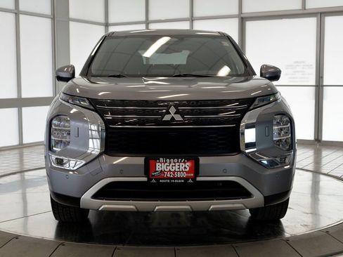 Used 2023 Mitsubishi Outlander SE image 3
