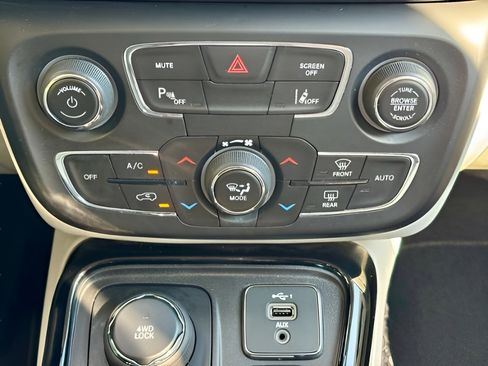 Used 2021 Jeep Compass Limited image 22