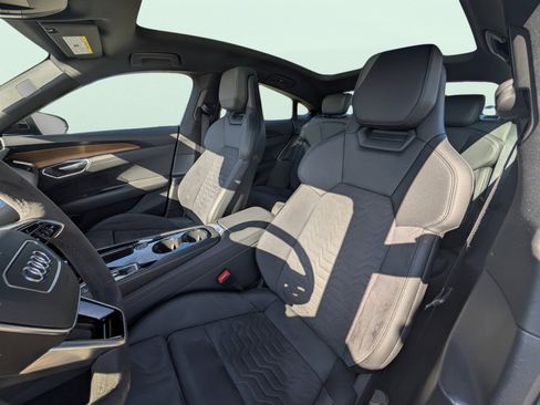 Used 2023 Audi e-tron GT Premium Plus image 16