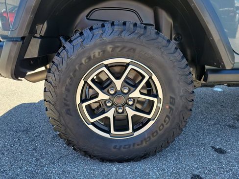 Used 2026 Jeep Wrangler Unlimited Rubicon AWD/4WD image 5