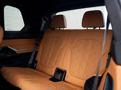 Used 2025 BMW X7 xDrive40i w/ M Sport Package image 19