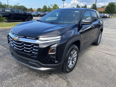 New 2025 Chevrolet Equinox LT image 3