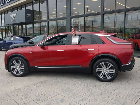Certified 2024 Cadillac Lyriq Tech AWD/4WD image 4