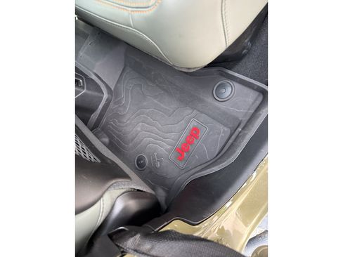Used 2025 Jeep Gladiator Mojave AWD/4WD image 25