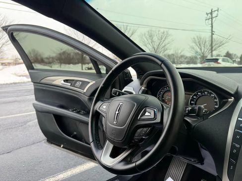 Used 2018 Lincoln MKZ Premiere image 24