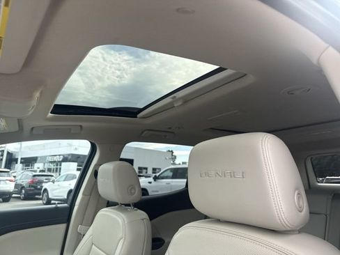Used 2023 GMC Acadia Denali AWD/4WD image 19