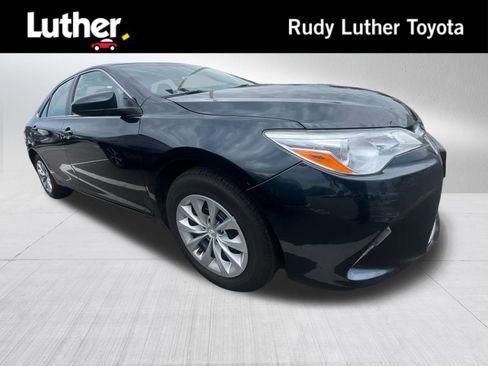 Used 2017 Toyota Camry LE FWD image 1