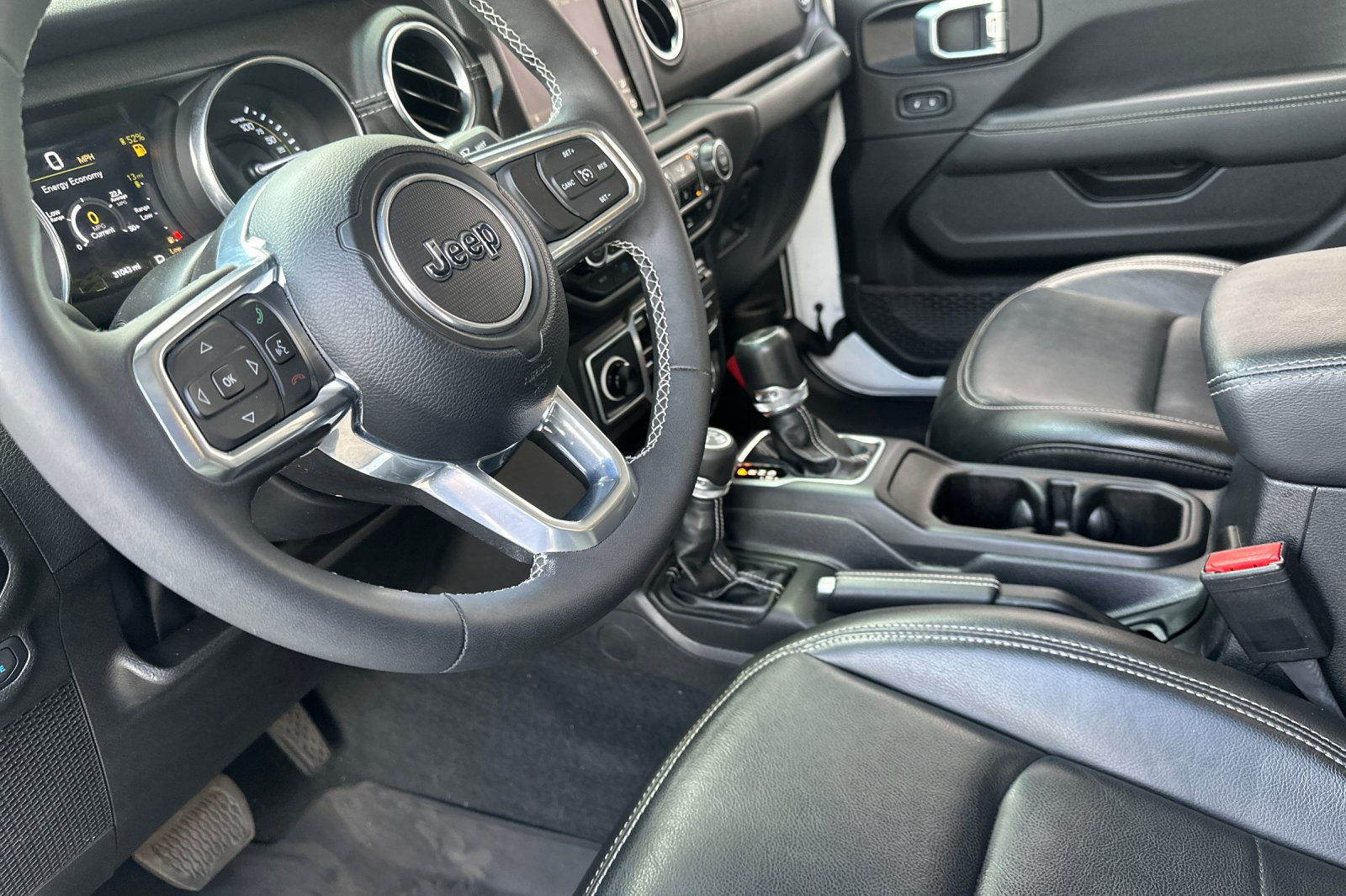 Used 2023 Jeep Wrangler Unlimited Sahara w/ Dual Top Group AWD/4WD image 9