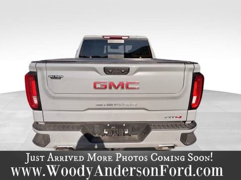 Used 2024 GMC Sierra 1500 AT4 w/ AT4 Preferred Package image 5