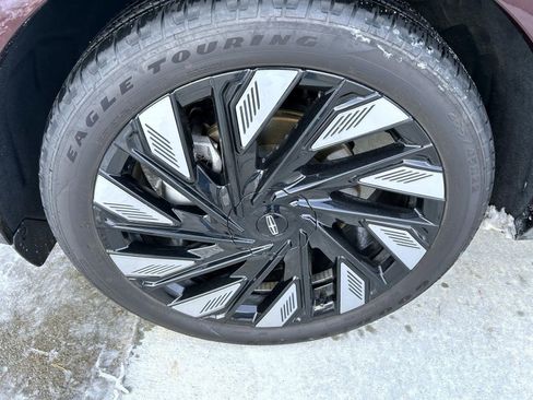 Used 2024 Lincoln Nautilus Reserve w/ Equipment Group 202A image 22