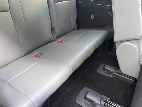 Used 2022 Toyota Highlander XLE image 19