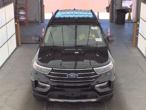 Used 2023 Ford Explorer XLT w/ Equipment Group 202A AWD/4WD image 4
