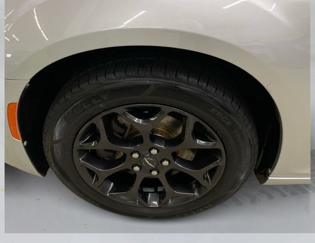 Used 2020 Chrysler 300 S AWD/4WD image 19