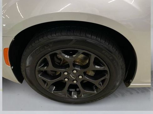 Used 2020 Chrysler 300 S AWD/4WD image 19