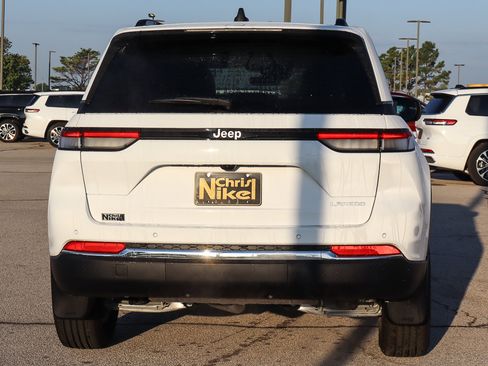 New 2025 Jeep Grand Cherokee Laredo w/ Luxury Tech Group I image 6