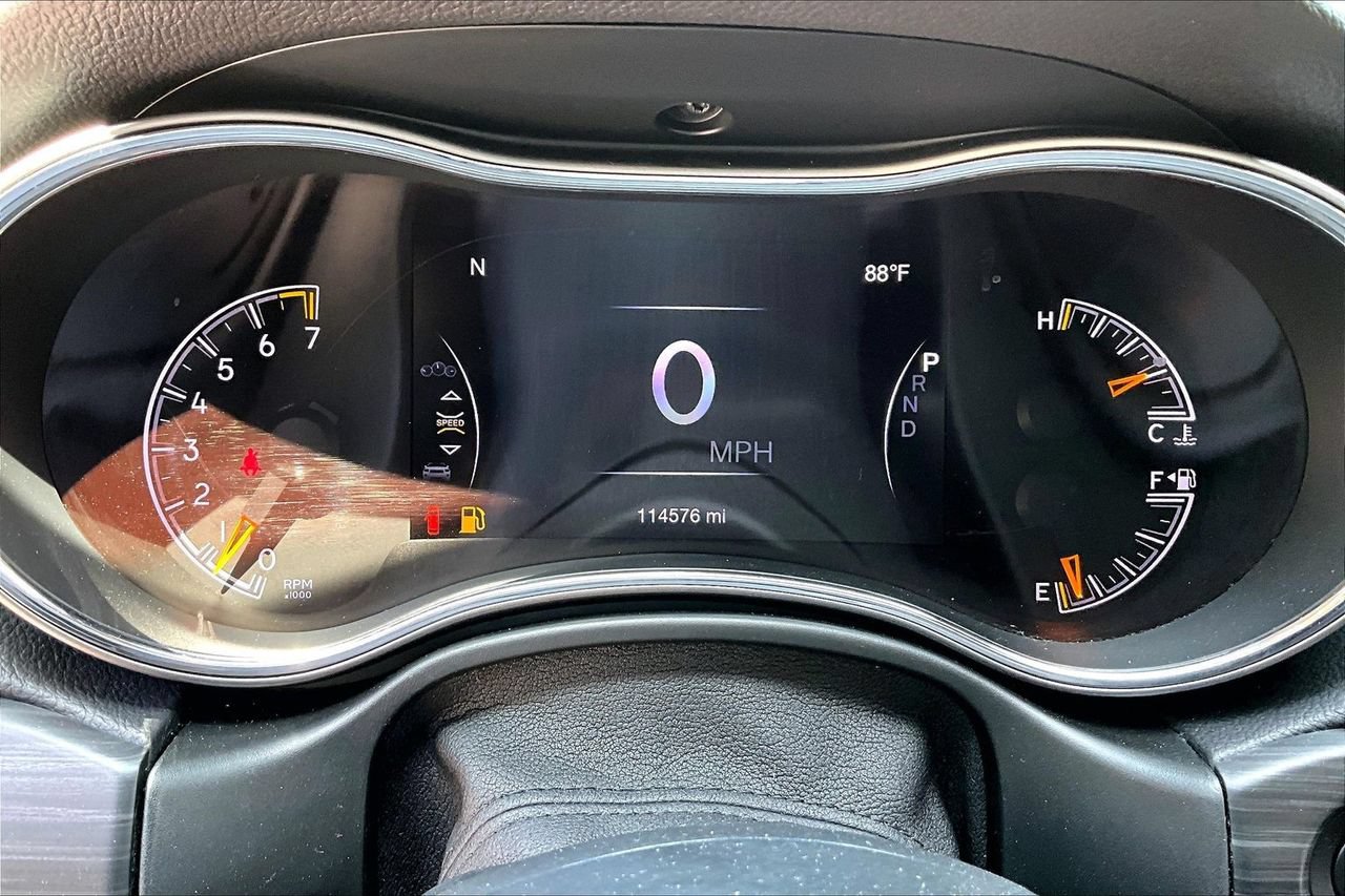 Used 2019 Jeep Grand Cherokee Altitude AWD/4WD image 12