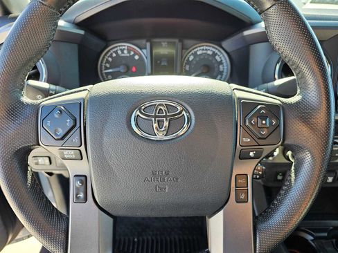 Used 2020 Toyota Tacoma TRD Off-Road w/ Technology Package AWD/4WD image 22