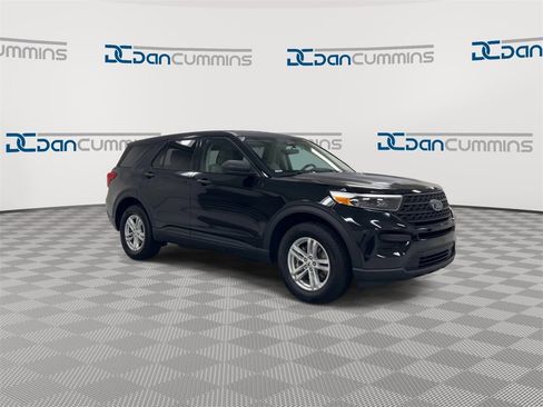 Used 2023 Ford Explorer 4WD image 2