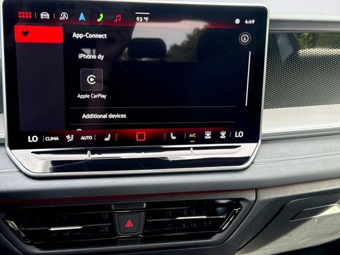 Used 2025 Volkswagen Tiguan SE R-Line AWD/4WD image 12