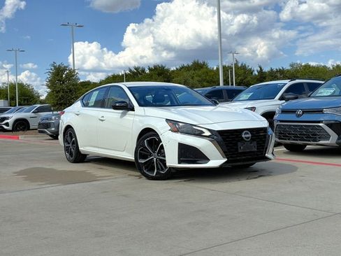 Used 2025 Nissan Altima 2.5 SR FWD image 6