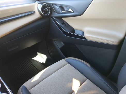 Used 2025 Chevrolet Equinox ACTIV w/ Convenience Package III image 45