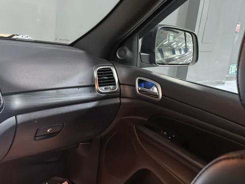 Used 2020 Jeep Grand Cherokee Altitude AWD/4WD image 28