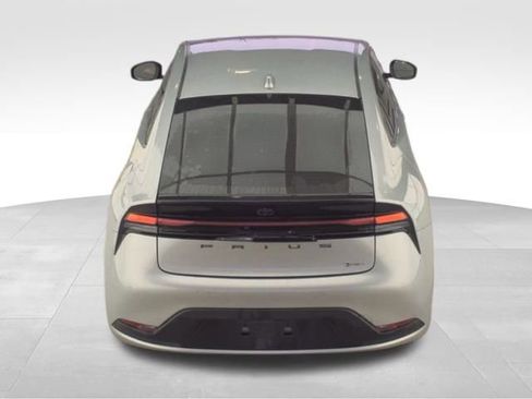 Used 2024 Toyota Prius LE image 7