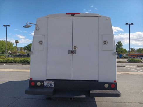 Used 2019 Chevrolet Express 3500 w/ Power Convenience Package image 8